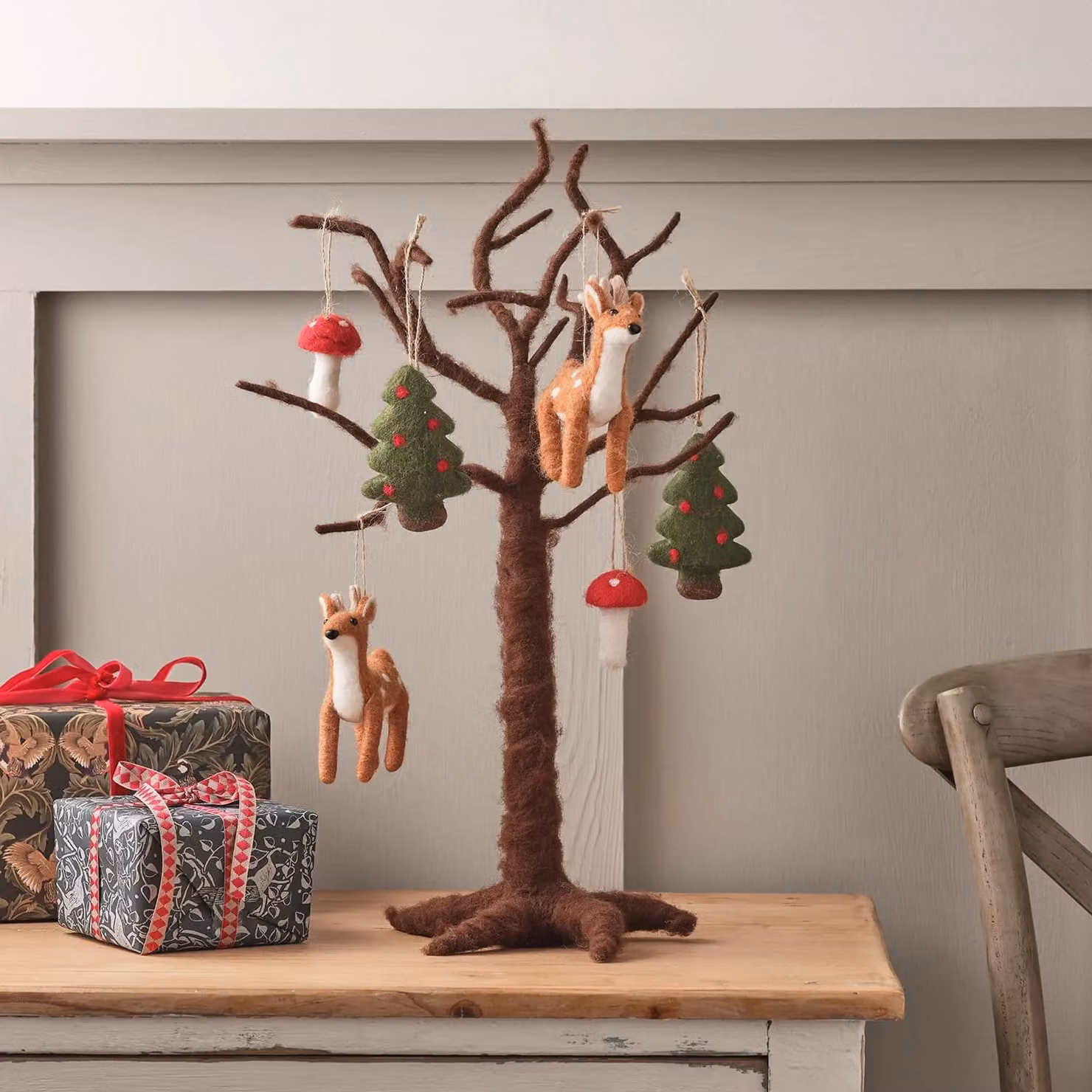Lights4fun Felt Twig Tree and Winter Woodland Animal Hanging Decoration Bundle in Brown