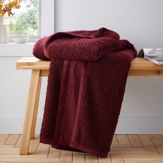 Catherine Lansfield So Soft Velvet Boucle Fluffy Throw in Purple or Red, W/D/H: 130 x 170 cm