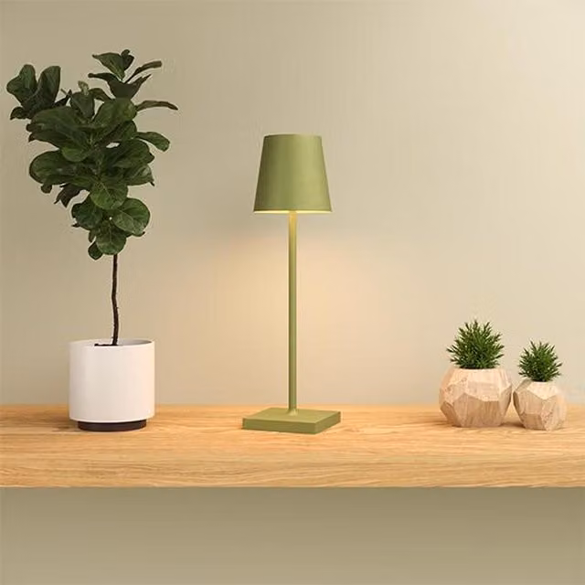 Solar Centre Jour USB Solar Table Light in Green Aluminium