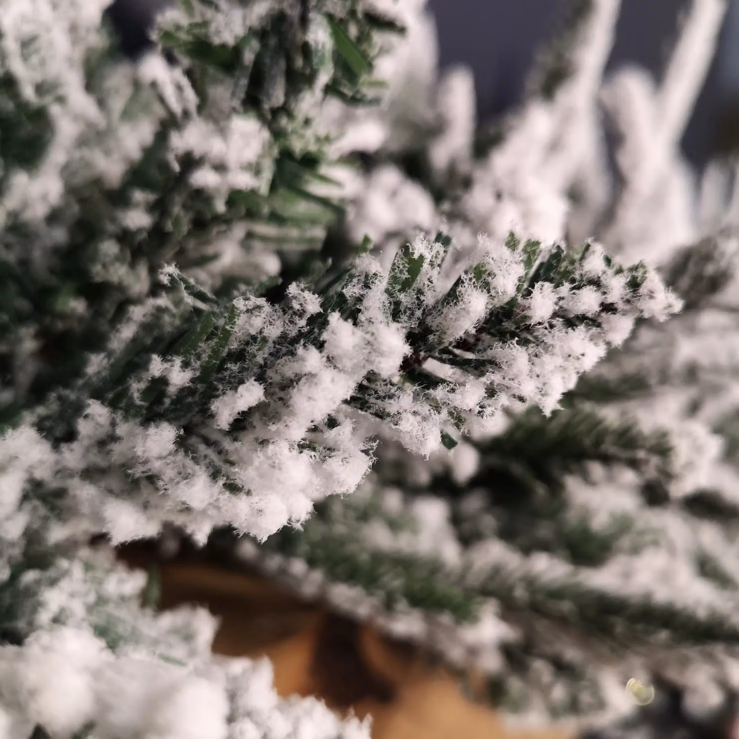 Samuel Alexander 1.8m Snow Flocked Lapland Christmas Garland in Green – 4