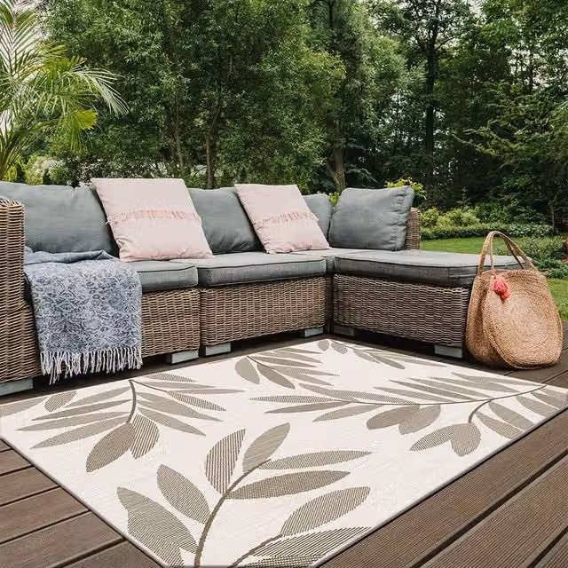 THE RUGS Reversible Trailing Leaves Duo Weave Outdoor Rug in Brown and Beige, W: 120 cm, L: 170 cm