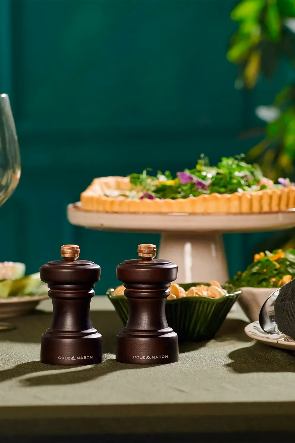 Cole & Mason Hoxton Salt and Pepper Mill Gift Set in Brown Beech Wood – 4