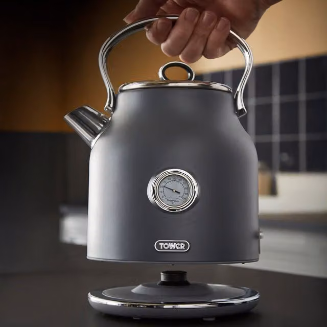Tower Renaissance 1.7 l 3kW Metal Kettle in Grey and Black