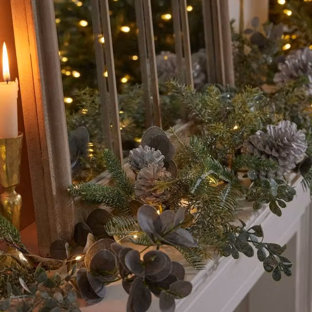 Dibor Alpine Lodge Christmas Table Decor Garland, Multicolour and Green, 1.5m