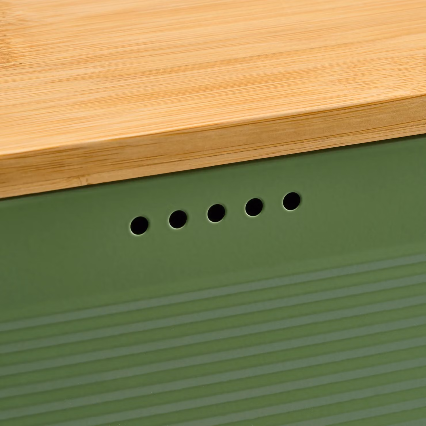Cooks Professional Ribbed Bread Bin in Green with Linen Bag and 2-in-1 Bamboo Cutting Board Lid – 5