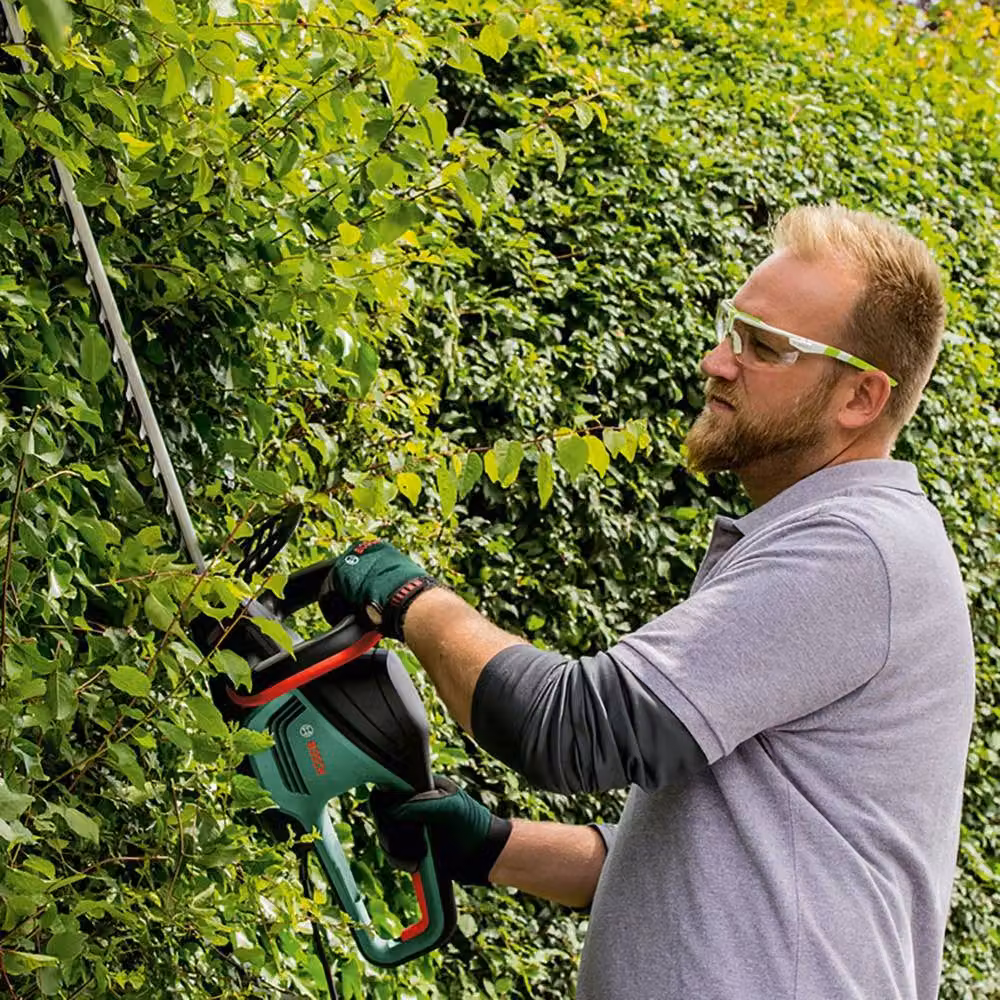 Bosch UniversalHedgeCut 18V-55 Cordless Reciprocating Hedge Trimmer, Green – 4