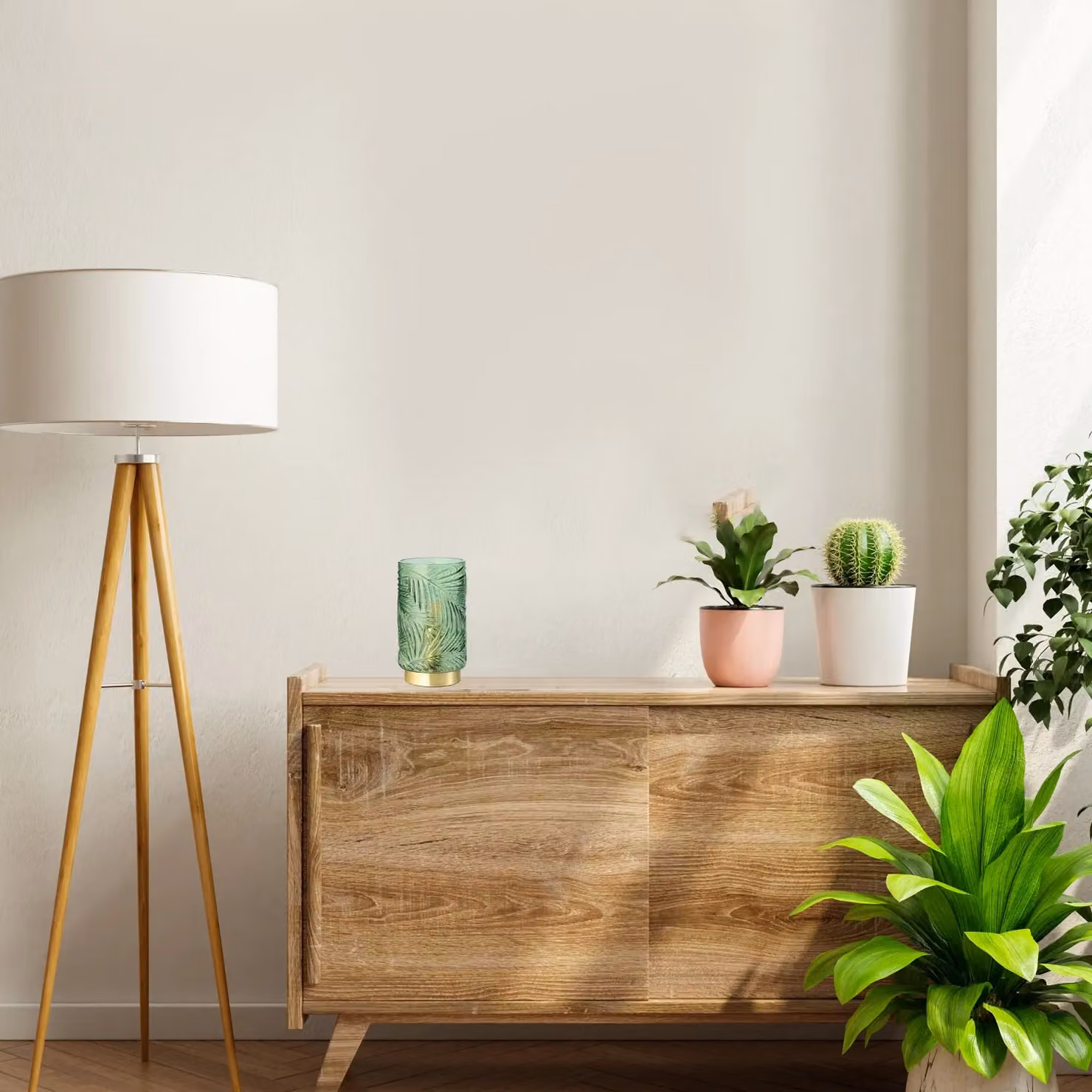 Happy Homewares Modern Palm Tree Glass Table Lamp with Gold/Brass Metal Base in Green – 3