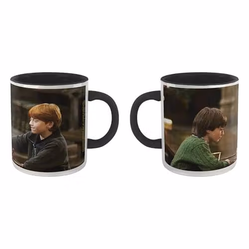 Zavvi Harry Potter Harry and Ron Playing Chess Ceramic Mug in Black and Multicolour
