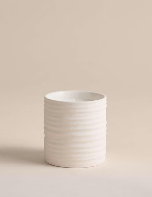 Teraire Bed Ceramic Tabletop Candle in White with Fruity, Floral and Fresh Scents