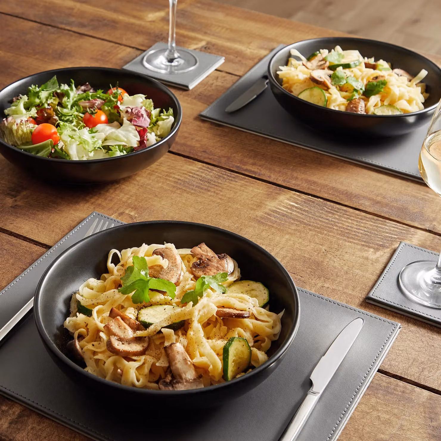 VonShef Set of 4 Black Ceramic Stoneware Pasta Bowls, 22cm Diameter – 3