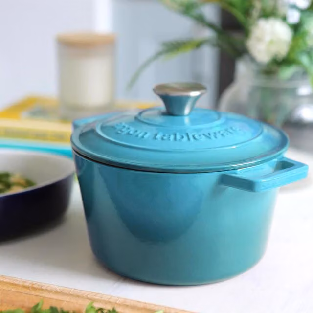Argon Tableware 2.8L Round Cast Iron Casserole Dish in Teal Ombre Turquoise and Petrol
