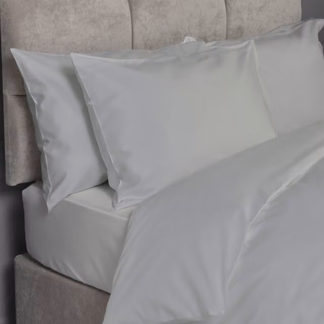 Divante Hotel Luxe 400 Thread Count Cotton Fitted Sheet in Silver, W/D/H: 200 x 200 cm