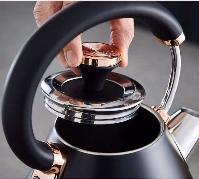 Tower Cavaletto Pyramid Kettle, 1.7 l, Black and Gold – 2