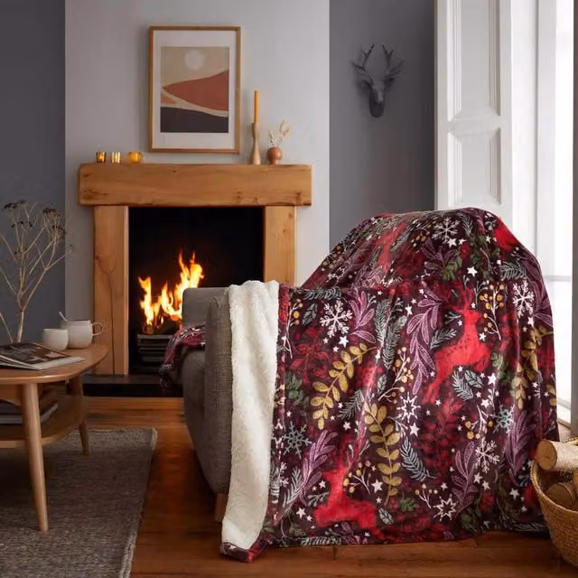 Porfolio Living Winter Stags Sherpa Fleece Throw Red W/D/H: 170 x 130 x 1 cm