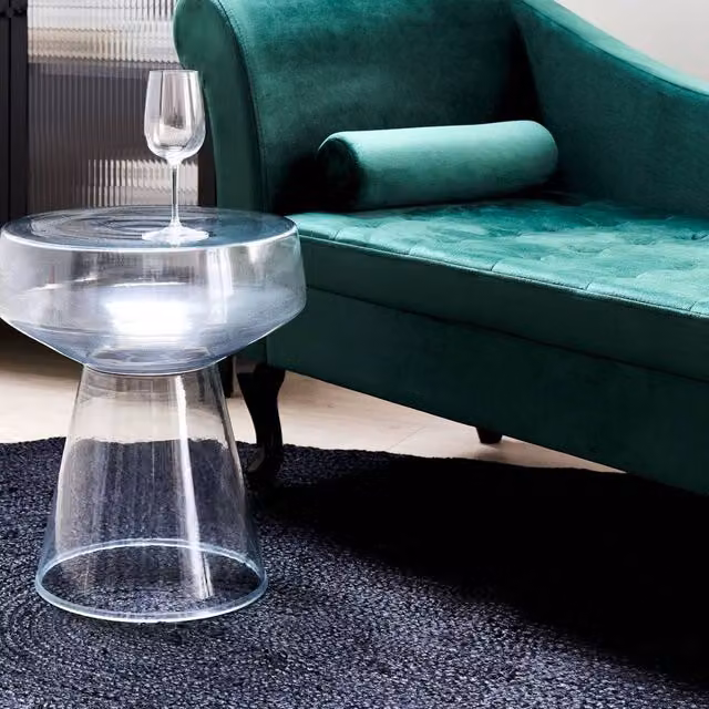 Wyld and Coco Modern Oval Glass Side Table in Transparent Clear, W/D/H: 37 x 37 x 43 cm