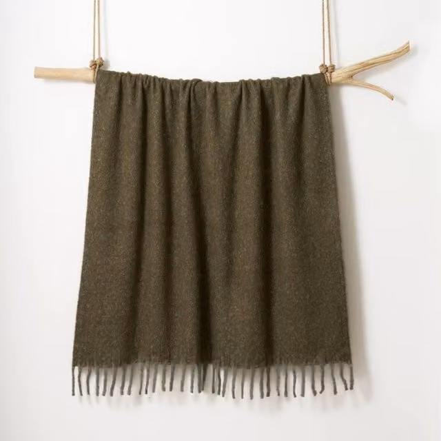 Allure Bath Fashions Aisling Faux Fur Tasselled Throw Blanket in Green, W/D/H: 130 x 170 cm – 1