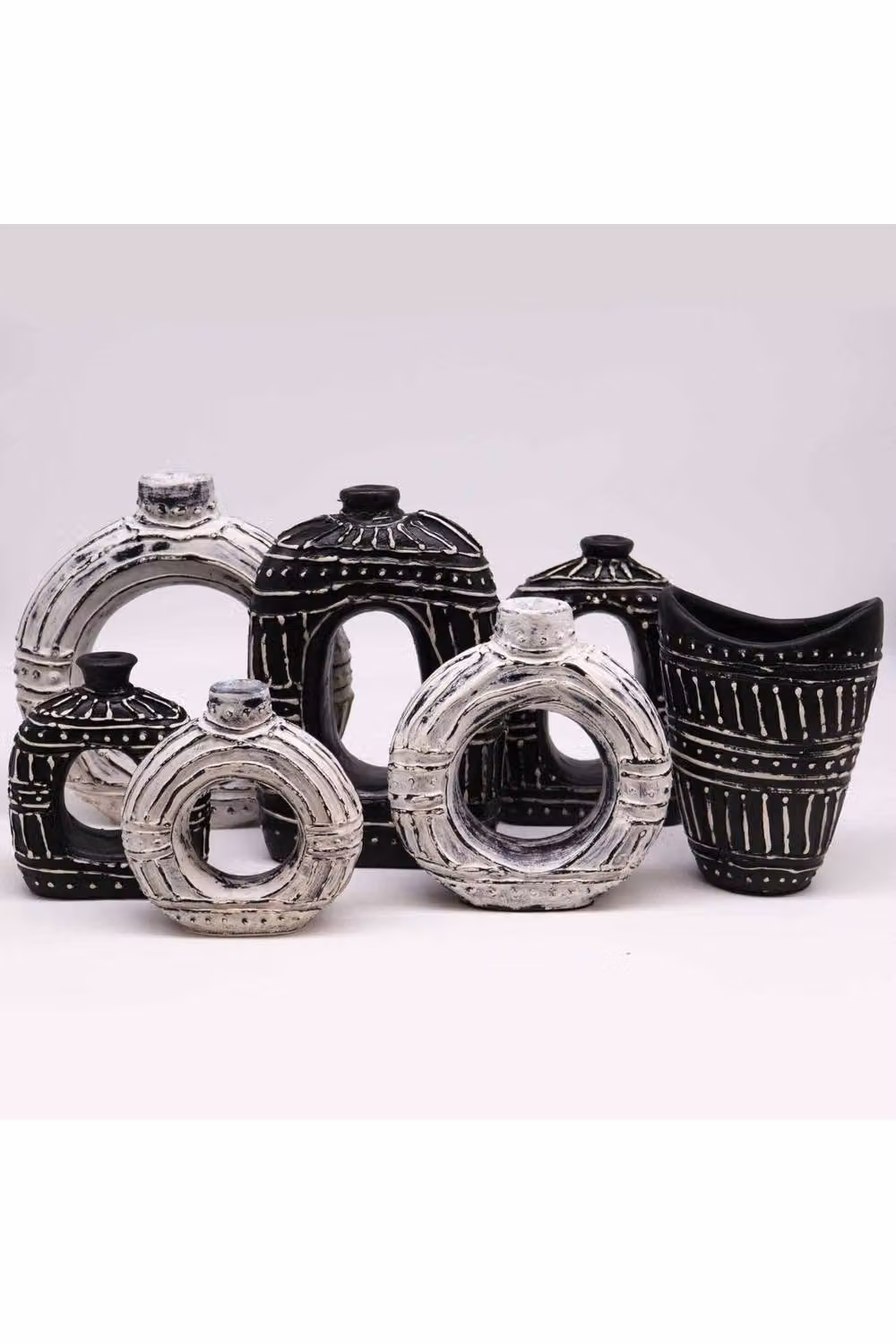 KDMD Chocolate Oval Donut Vase, Handcrafted Black Ceramic Tabletop Vase, Height: 30 cm – 2