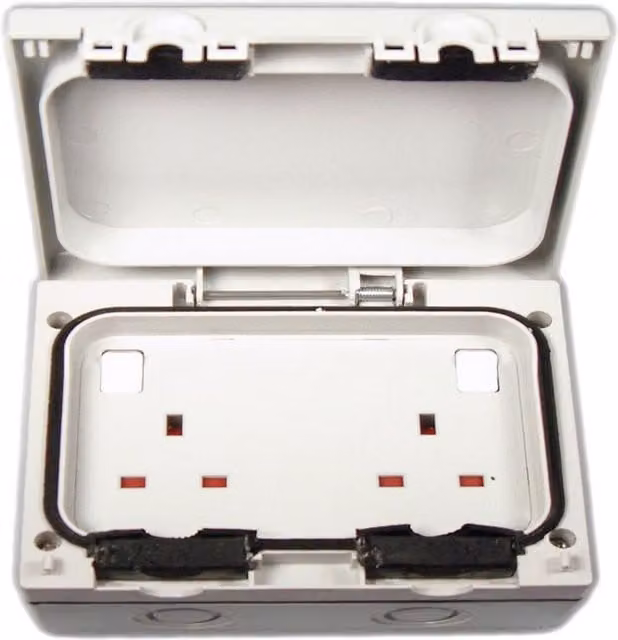 Dencon White Combination Outdoor Switch Socket with UK Plug – 1