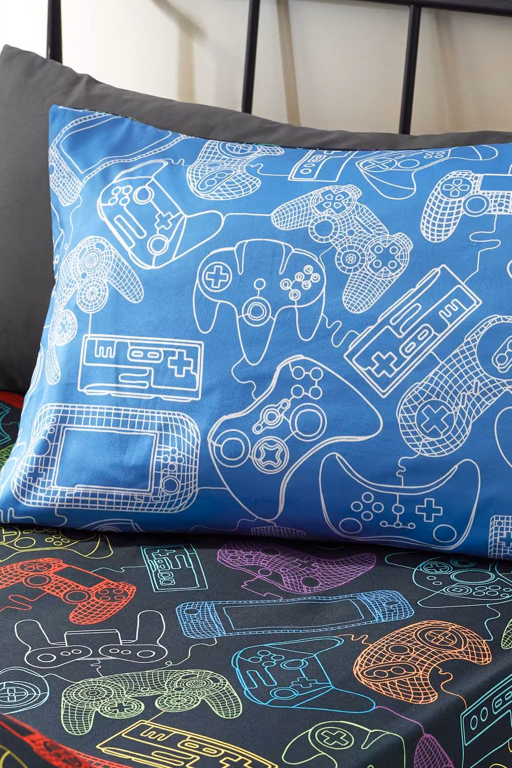 Catherine Lansfield Power Up Gamer Reversible Microfibre Duvet Cover Set, Black and Blue, Size: 90 x 200 cm – 3