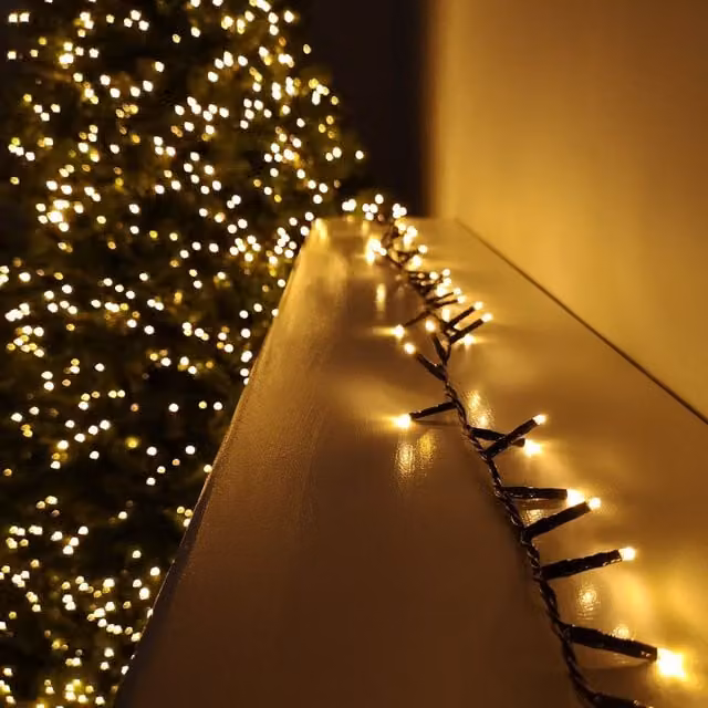 Samuel Alexander 1000 LED TreeBrights Christmas String Lights with Timer, 25m, Warm White in Gold/Brass – 1
