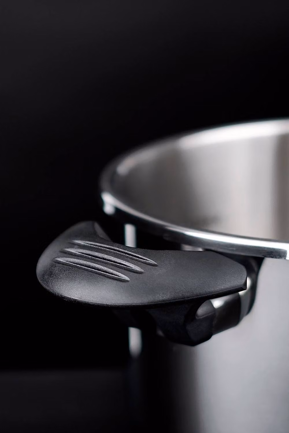 Tower T920002 Pressure Cooker with Timer in Silver Stainless Steel – 10