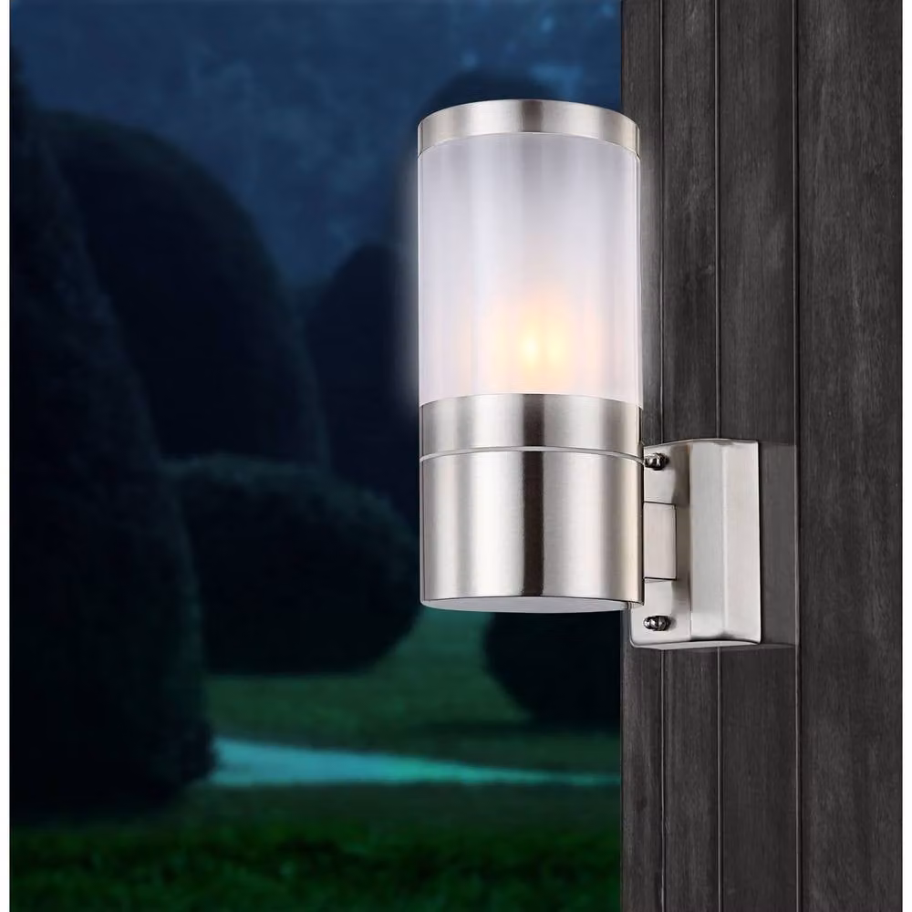 Netlighting Xeloo Modern Outdoor Wall Lamp in Silver Glossy, IP44 Rated, 1x E27 Socket – 2