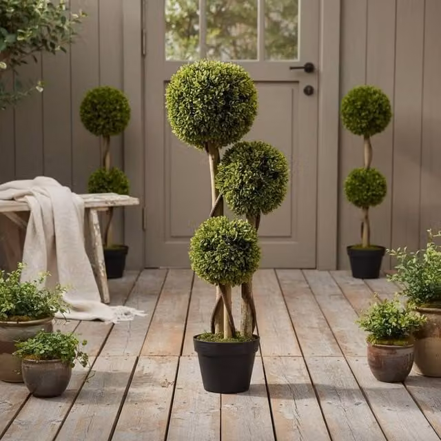 Wyld Haus Set of 2 Green Round Artificial Boxwood Ball Topiary Trees in Black Pots, Height: 27 cm