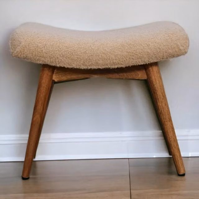 Aosom UK Solid Wood Bouclé Curved Bench with Upholstered Seat in Brown, W/D/H: 63 x 40 x 52 cm – 1