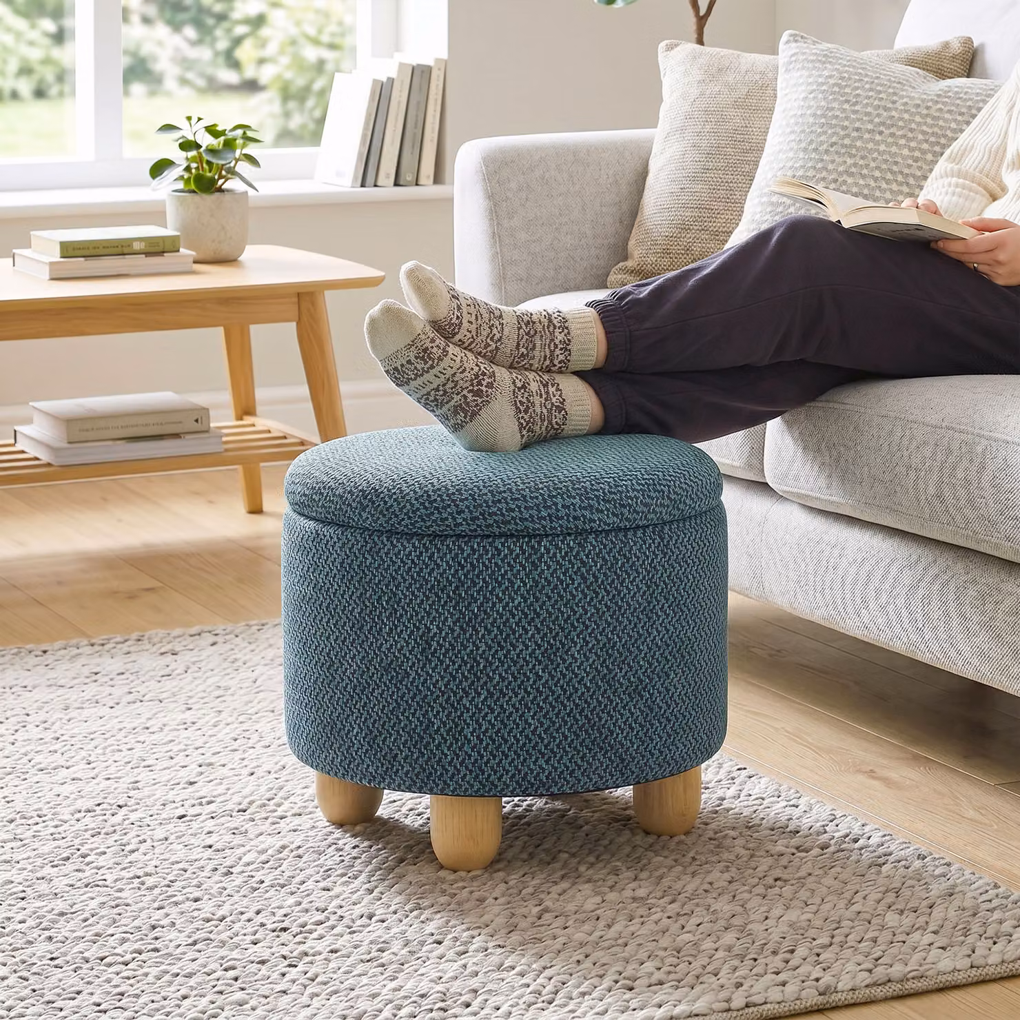 HOMCOM Round Storage Ottoman Sitting Bench with Lid and Rubberwood Legs, Dark Blue – 2