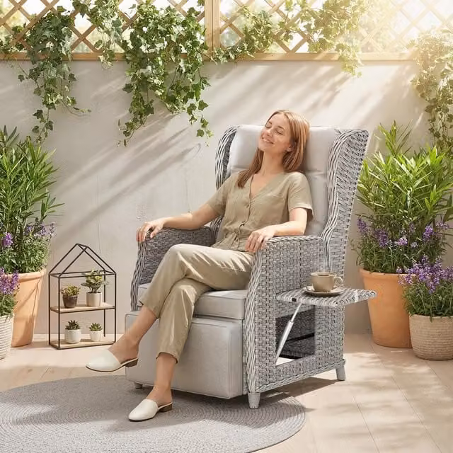 Outsunny Rattan Garden Recliner Chair with Flip Table in Light Grey