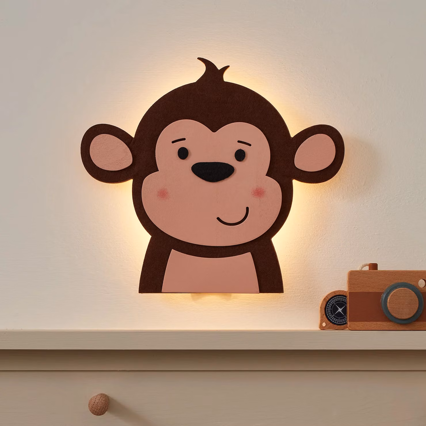 Lights4fun Battery Operated Dimmable LED Monkey Wall Light in Brown Wood for Children's Bedrooms and Nurseries with Remote and Timer, 25 cm – 1