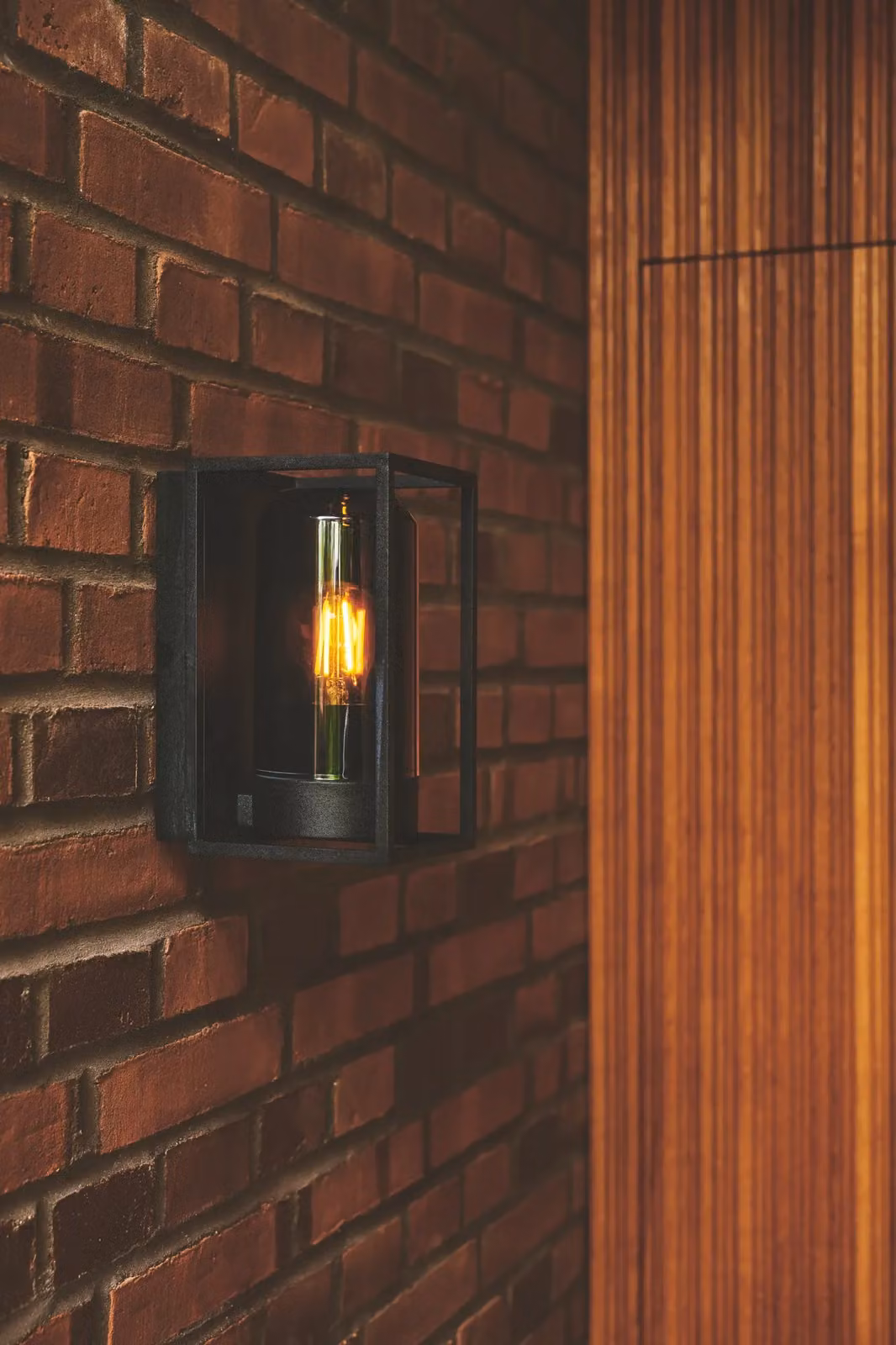 Nordlux Griffin Modern Outdoor Wall Light in Black Metal with Glass, E27, IP44, Mains Powered – 2