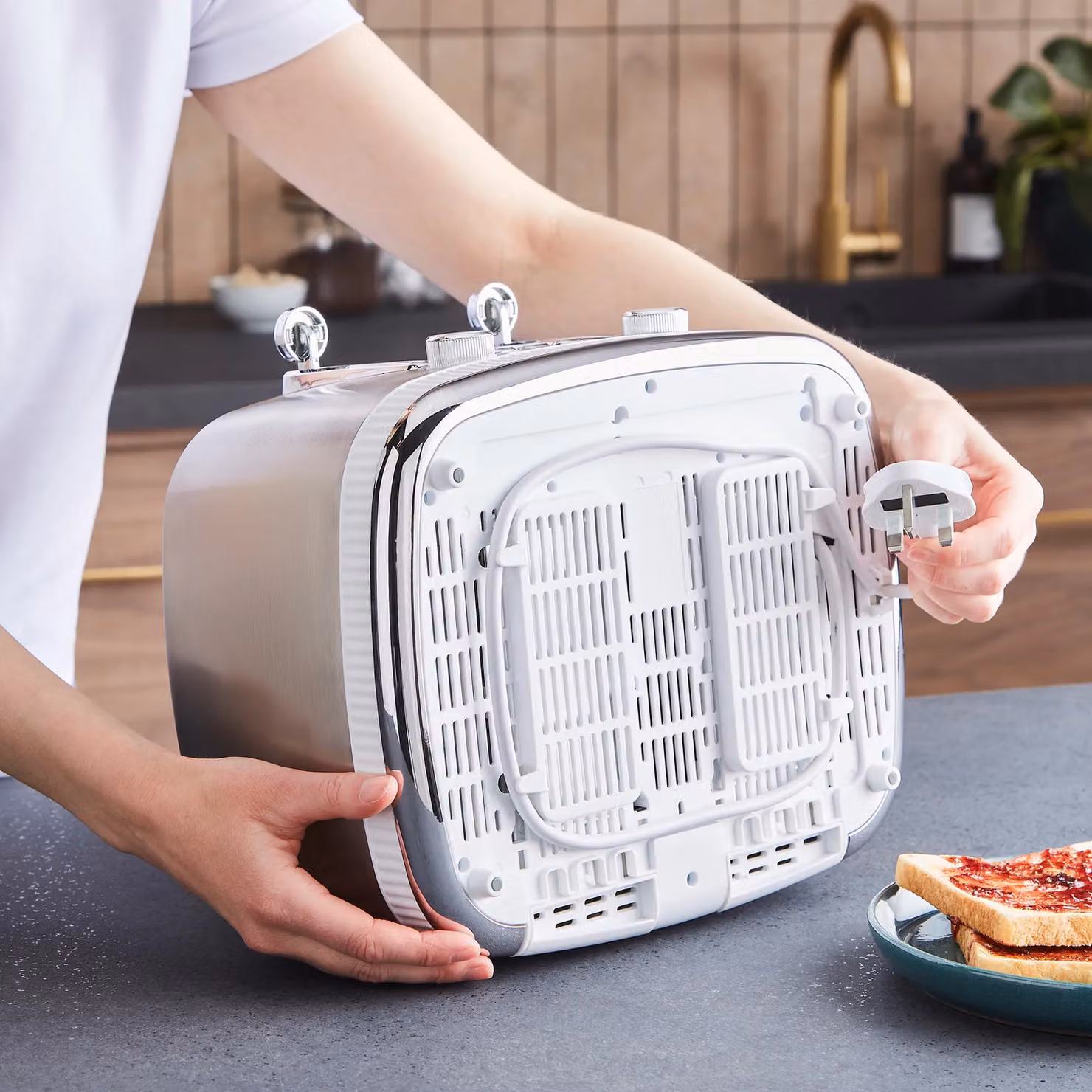 Morphy Richards Mexborough 4 Slice Toaster in Black and White with Stainless Steel Finish and Timer – 4