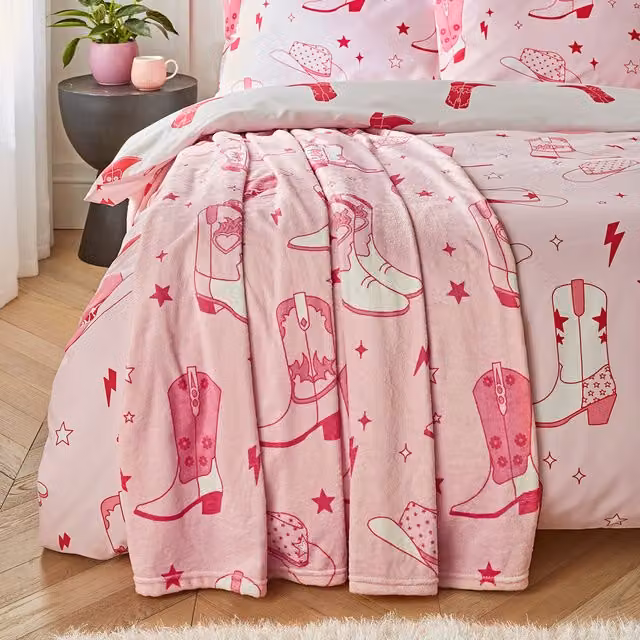 Hella Sassy Pink Fluffy Fleece Throw, W/D: 200 x 240 cm