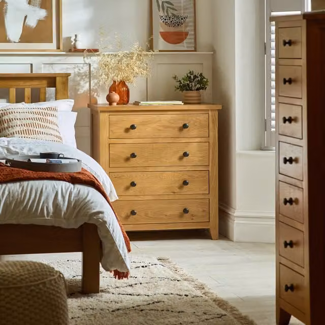 Julian Bowen Marlborough 4 Drawer Chest in Brown Waxed Oak