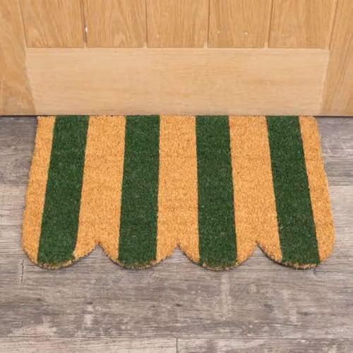 Melody Maison Rectangular Green and Beige Striped Coir Doormat with Scallop Edge W/D/H: 60 x 40 x 1.5 cm