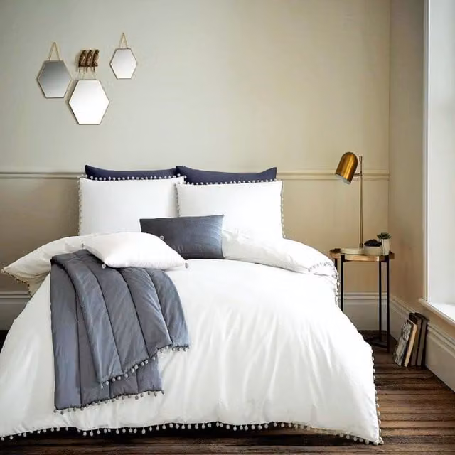 Smart Living Premium Polycotton Pom Pom Duvet Cover and Pillowcases in White, W/D/H: 180 x 200 cm, Pillowcases: 50 x 75 cm