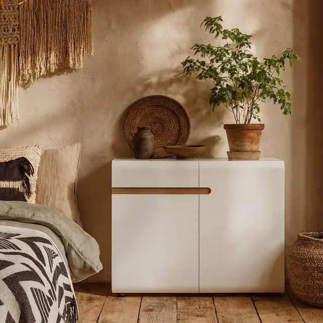 Wyld Haus Foxwhisk Modern Sideboard in White and Truffle Oak with 1 Drawer and 2 Doors, W/D/H: 109.5 x 42 x 86.5 cm – 1
