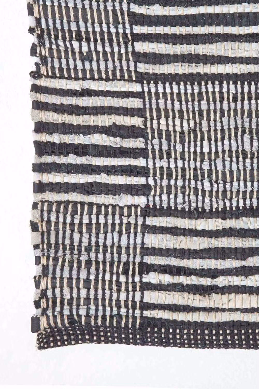 Homescapes Handwoven Real Leather Checked Rug in Black, White and Multicolour, W: 120 cm, L: 180 cm – 2