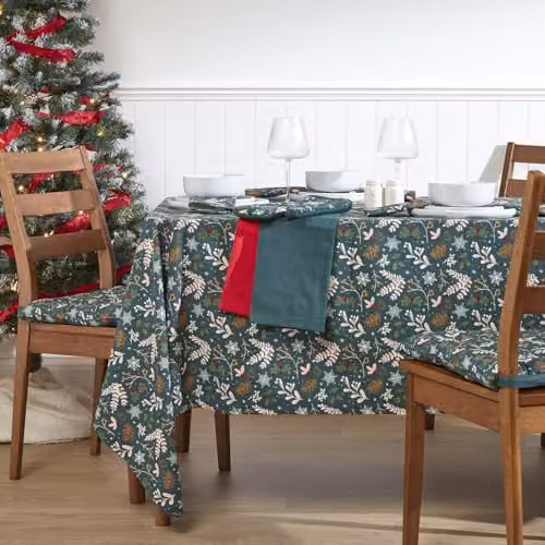 Homescapes Festive Forest Green Floral Cotton Christmas Tablecloth, W: 178 cm, L: 305 cm – 5