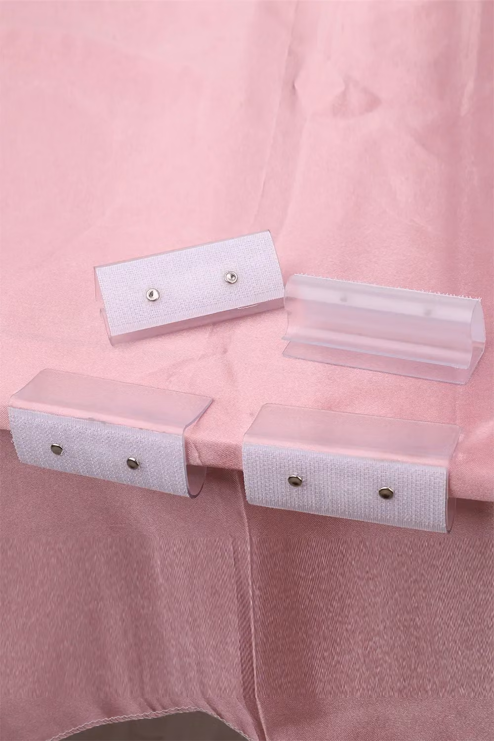 Neel Blue 12-Piece Plastic Tablecloth Clips with Hook and Loop Strips in Clear, W/D/H: 6.5 x 2.5 x 2.5 cm – 6