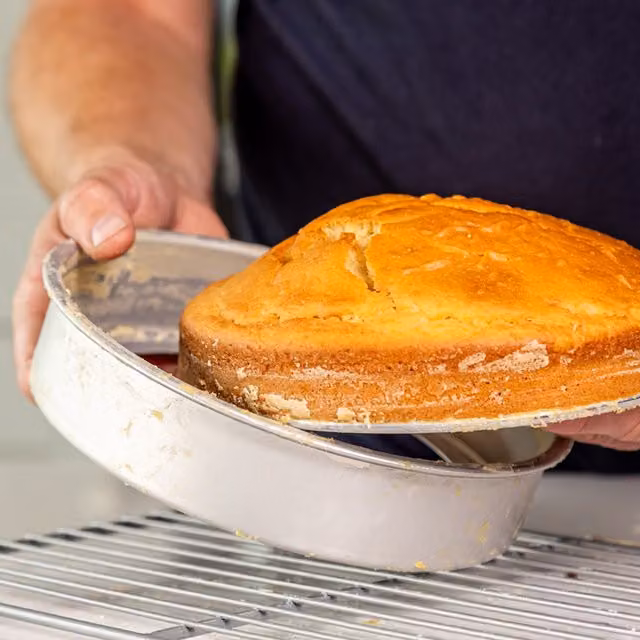 MasterClass Round Loose Base Cake Tin, 20cm, Silver, Recycled Aluminium