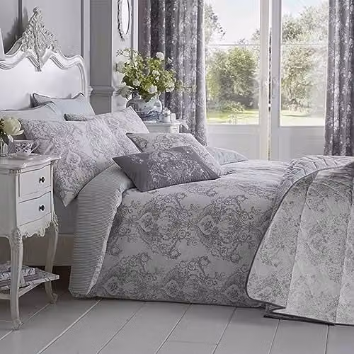 HOMESCAPES Luxury Toile Duvet Cover Set in Grey and White, French Damask Style Cotton Rich 200 Thread Count with Matching Pillowcases, Reversible Stripe Pattern, W/D/H: 180 x 200 cm