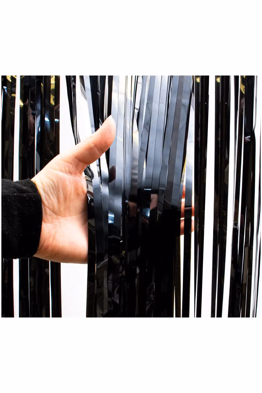 Netagon Metallic Tinsel Curtain Black W: 1 m, H: 2.5 m – 9