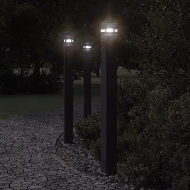 Berkfield Home Set of 3 Black Aluminium Outdoor Floor Lamps with Integrated Outlet, Height: 110 cm