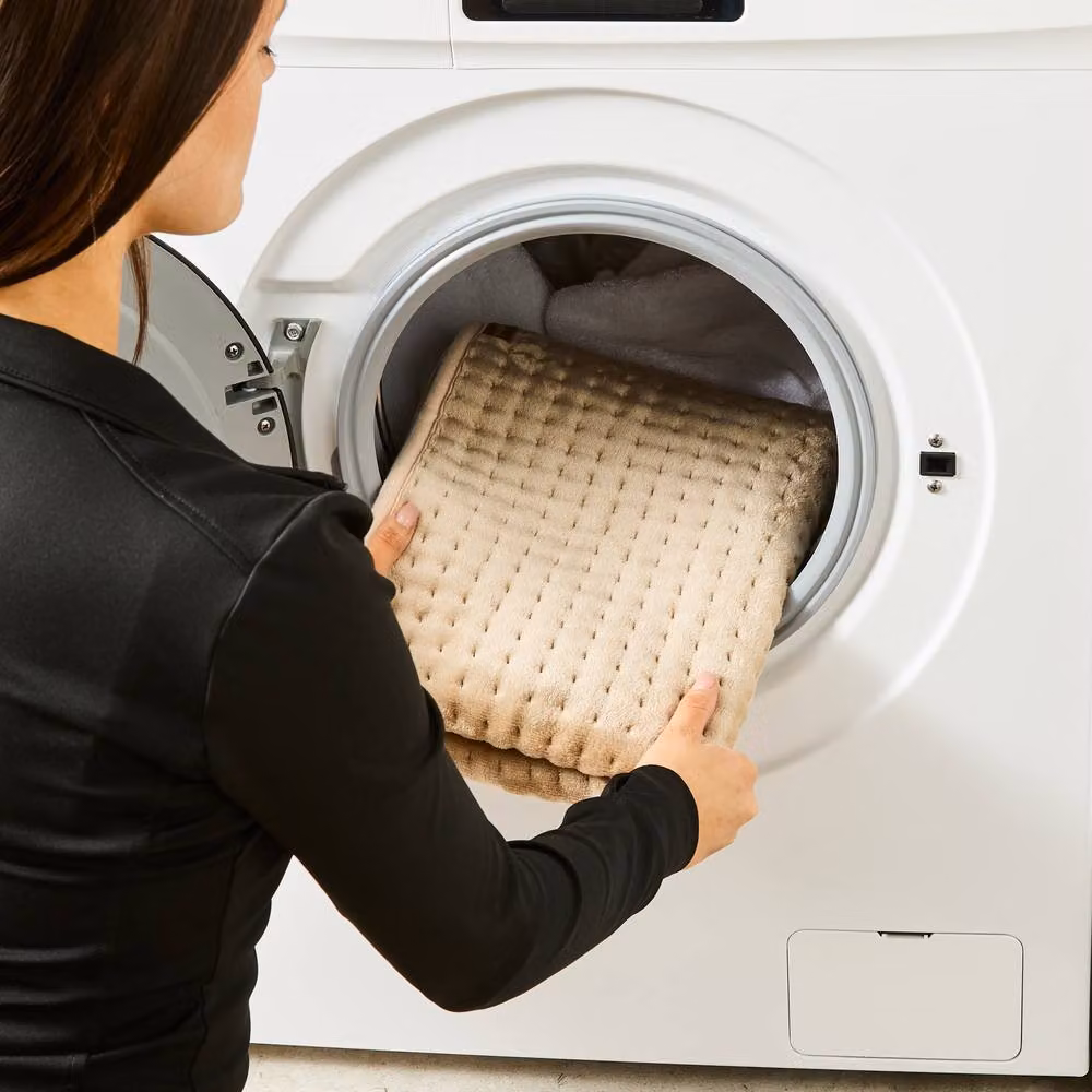 Morphy Richards EverCosy Electric Heat Pad in Beige with Plush Coral Fleece – 8