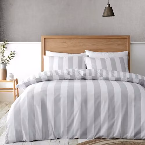 Catherine Lansfield Cove Stripe Reversible Double Duvet Cover and Pillowcase Set in Silver Grey, W/D/H: 200 x 200 cm – 1