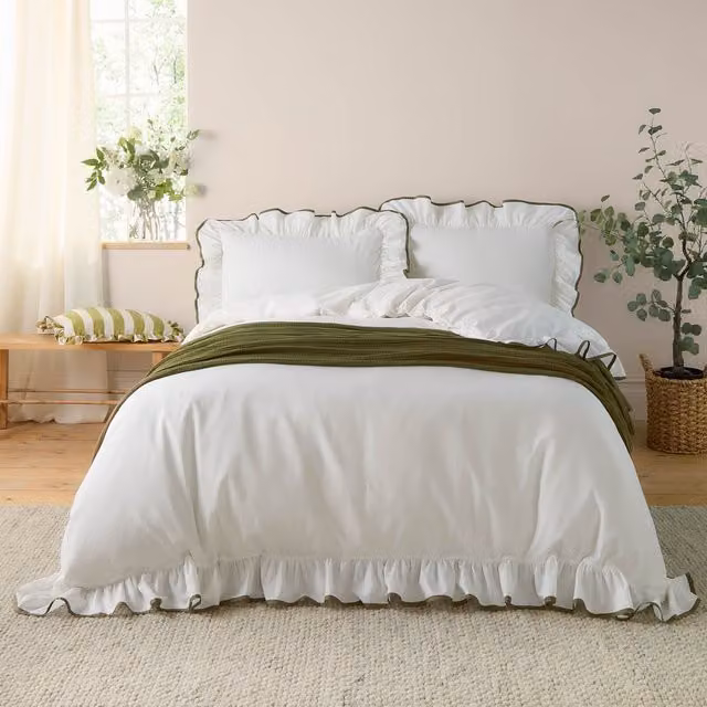 Wylder Blousey Ruffle 100% Cotton Duvet Cover and Pillowcase Set in Green, W/D/H: 200 x 200 cm