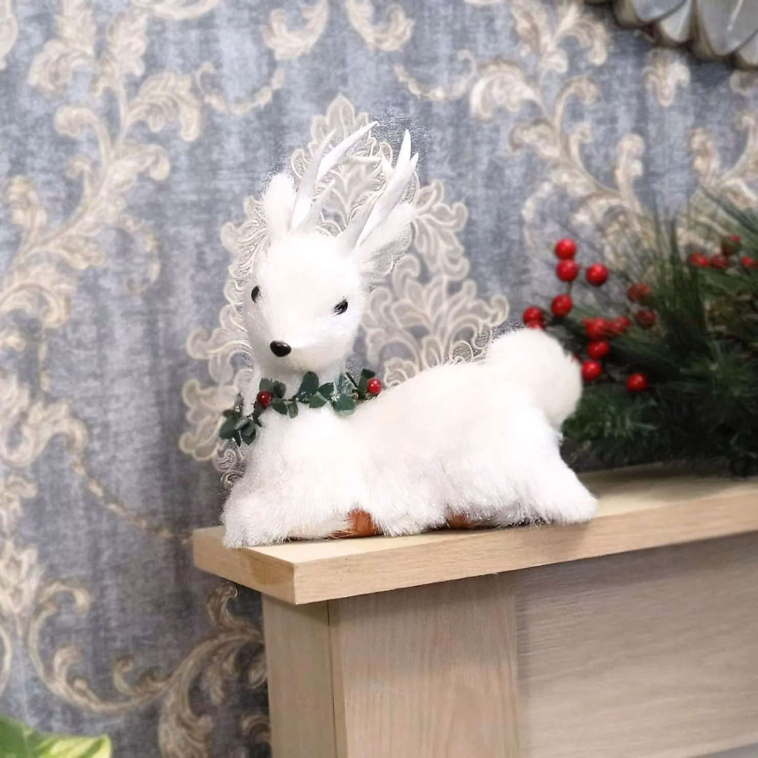 Shatchi White Lying Deer Christmas Tabletop Decoration with Pines and Berries, Height: 25 cm – 2