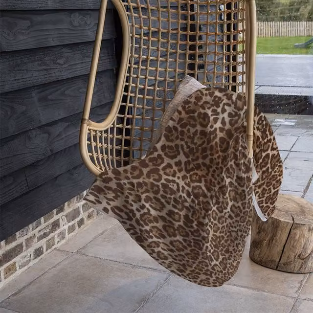 Benjamin Tate Design Leopard Print Fleece Blanket in Brown and Beige, W/D/H: 120 x 150 cm – 1